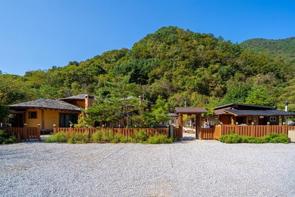 Kim Satgat Heukjib Yiyagi Hotel Yeongwol Exterior foto