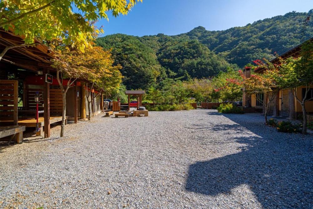 Kim Satgat Heukjib Yiyagi Hotel Yeongwol Exterior foto